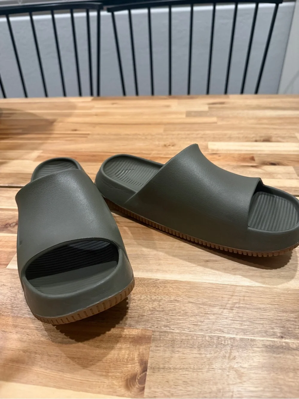 Mens Nike Calm 2.0 slides army green